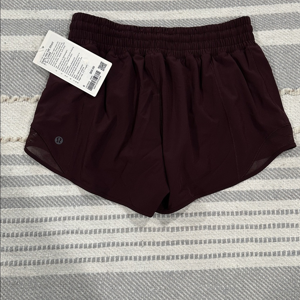 Lululemon NWT Hotty Hot HR Short 2.5” lined goodnight plum size 6